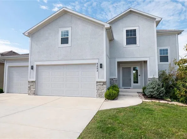 8492 Valley Spring Dr, De Soto, KS 66018