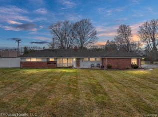 29325 Bermuda Ln, Southfield, MI 48076