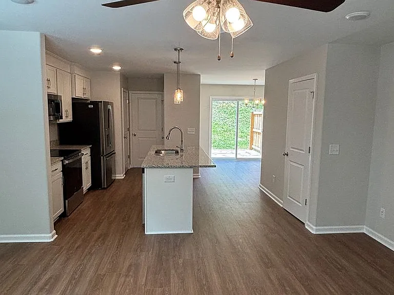 839 Cumberland Dr — Photo 3