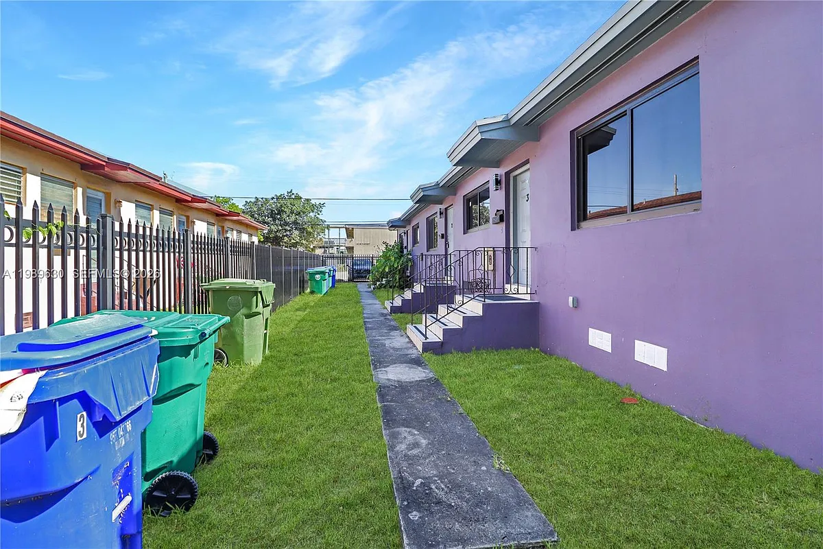 Building Photo - 98 NE 71st St #2
