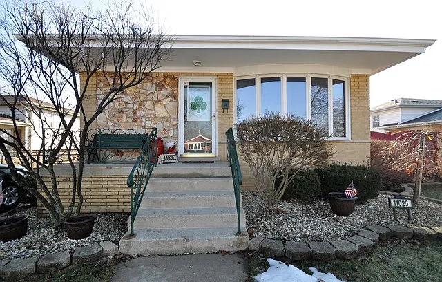 11025 Mansfield Ave photo 1