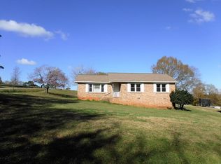 7 Forest Ln, Ware Shoals, SC 29692