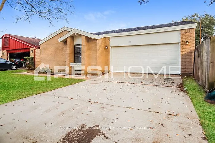 Building Photo - 6330 Dellfern Dr