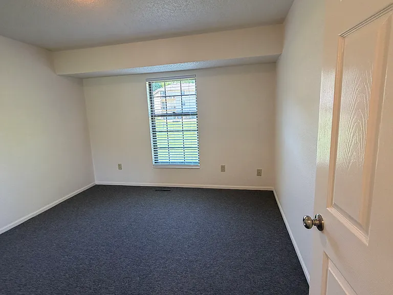 228 NW Waterwheel Ct — Photo 30