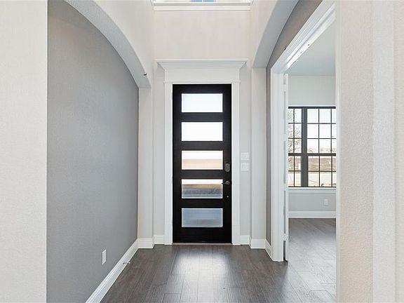 3rd image of 3825 Idlebrook Dr