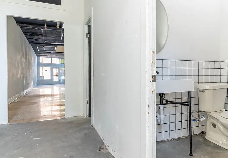 2505 S Presa St — Photo 9