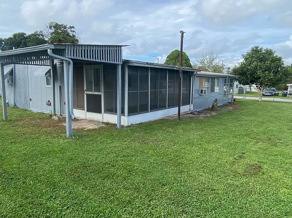 6236 Midland St, Zephyrhills, FL 33542