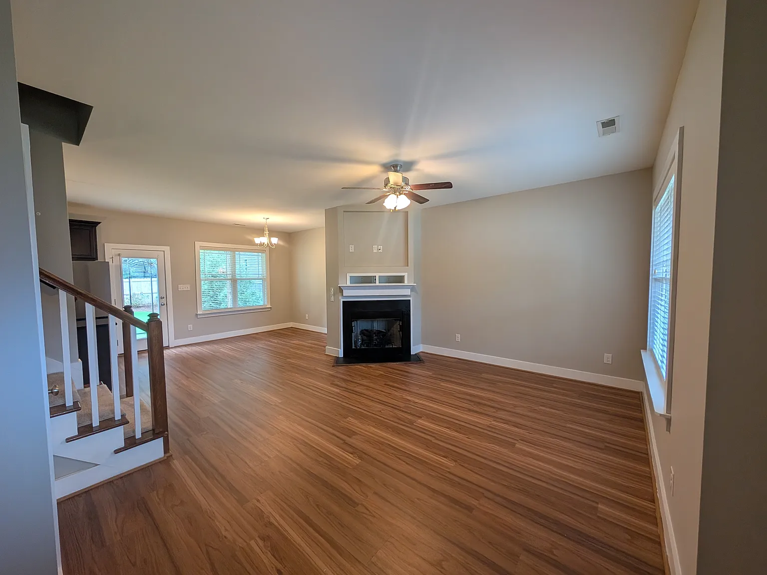 5 bed, 1883 sqft, $2,295 — Photo 4