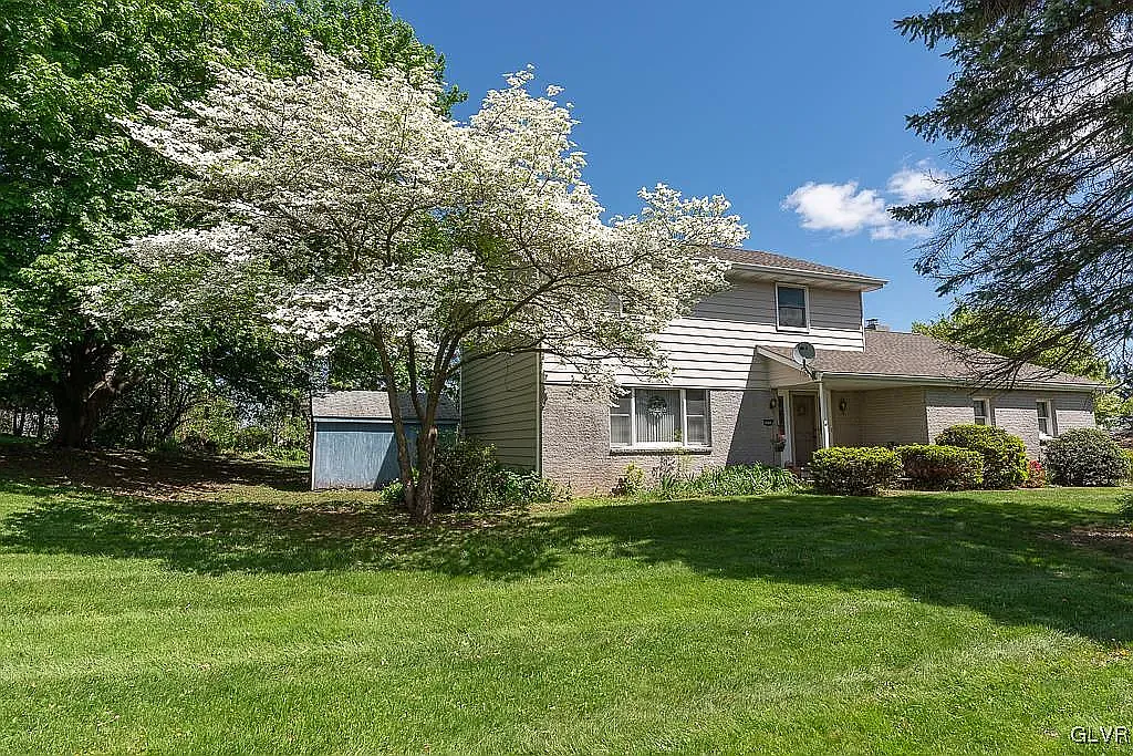 4 bed, 2.5 bath, 1875 sqft, $2,690 — Photo 2