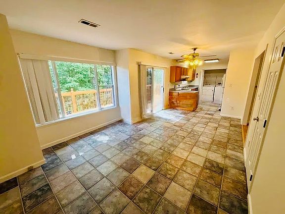 5th image of 327 Saint Thomas Dr #A