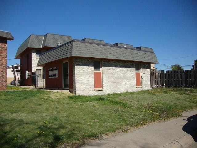 2nd image of 2205 General Custer Rd