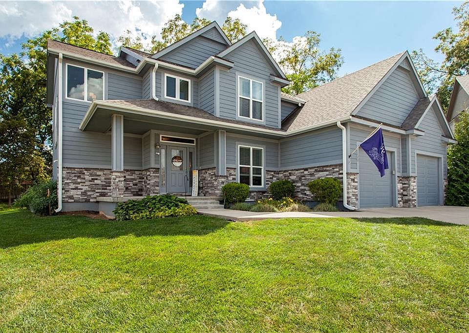 1st image of 1400 NW Burr Oak Ct