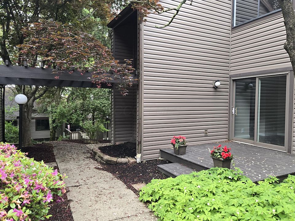 1st image of 695 Tall Oaks Dr
