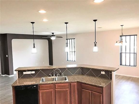 3rd image of 801 Oatmeal Dr
