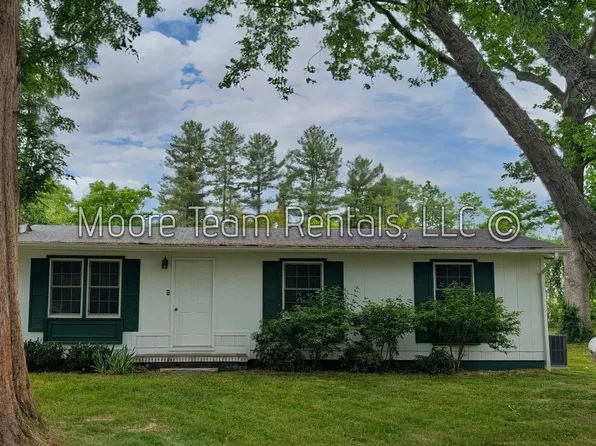 120 Robin St, Hendersonville, NC 28739