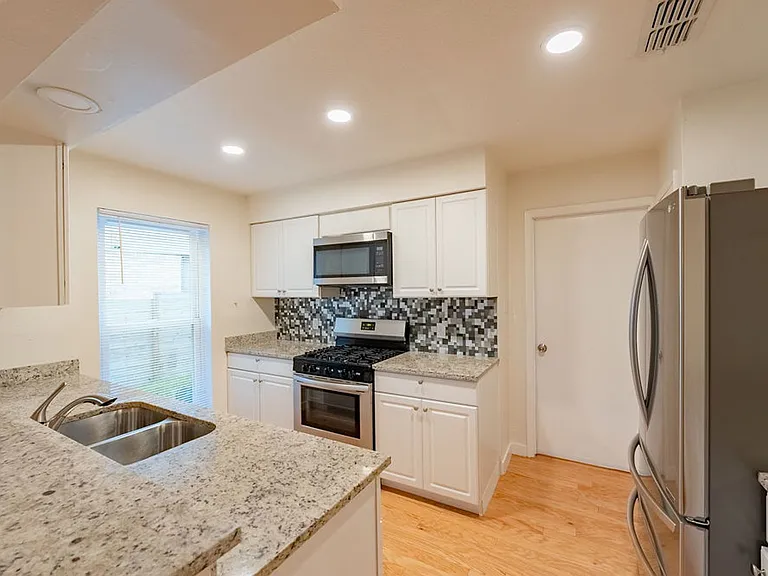6819 Greycloud Dr — Photo 9