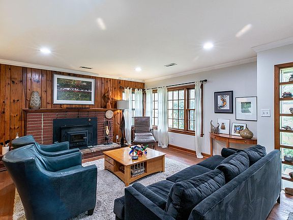 2nd image of 4904 Silva Dr