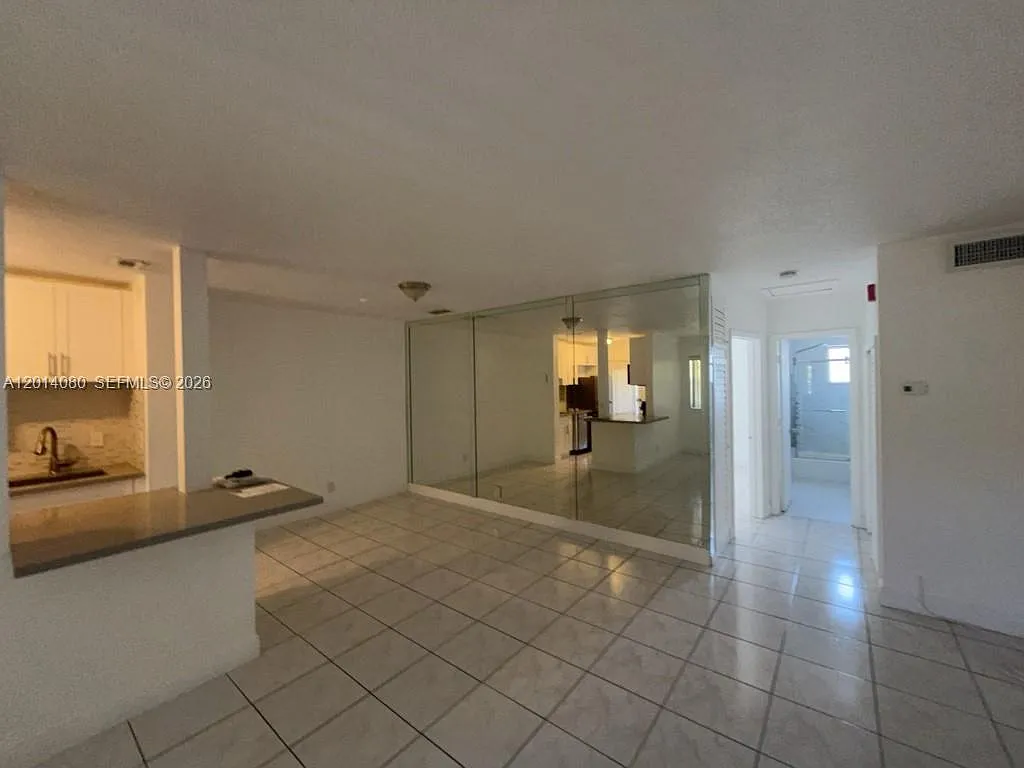 Building Photo - 1431 S 14th Ave #216