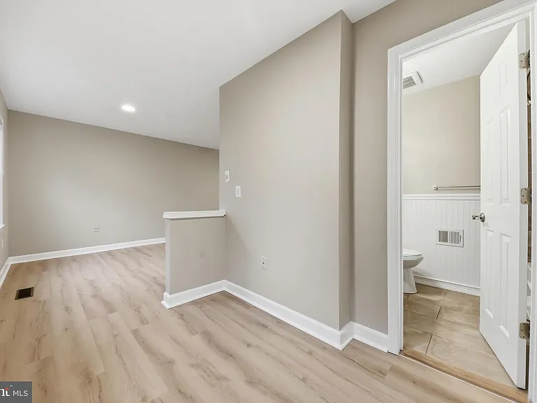 7817 Heatherton Ln — Photo 18