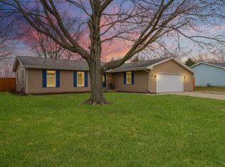 2202 Mallard Dr, Mahomet, IL 61853