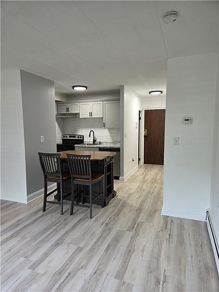 2nd image of 1000 Lexington St APT 8