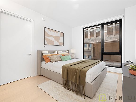 3rd image of 554 W 46th St #313