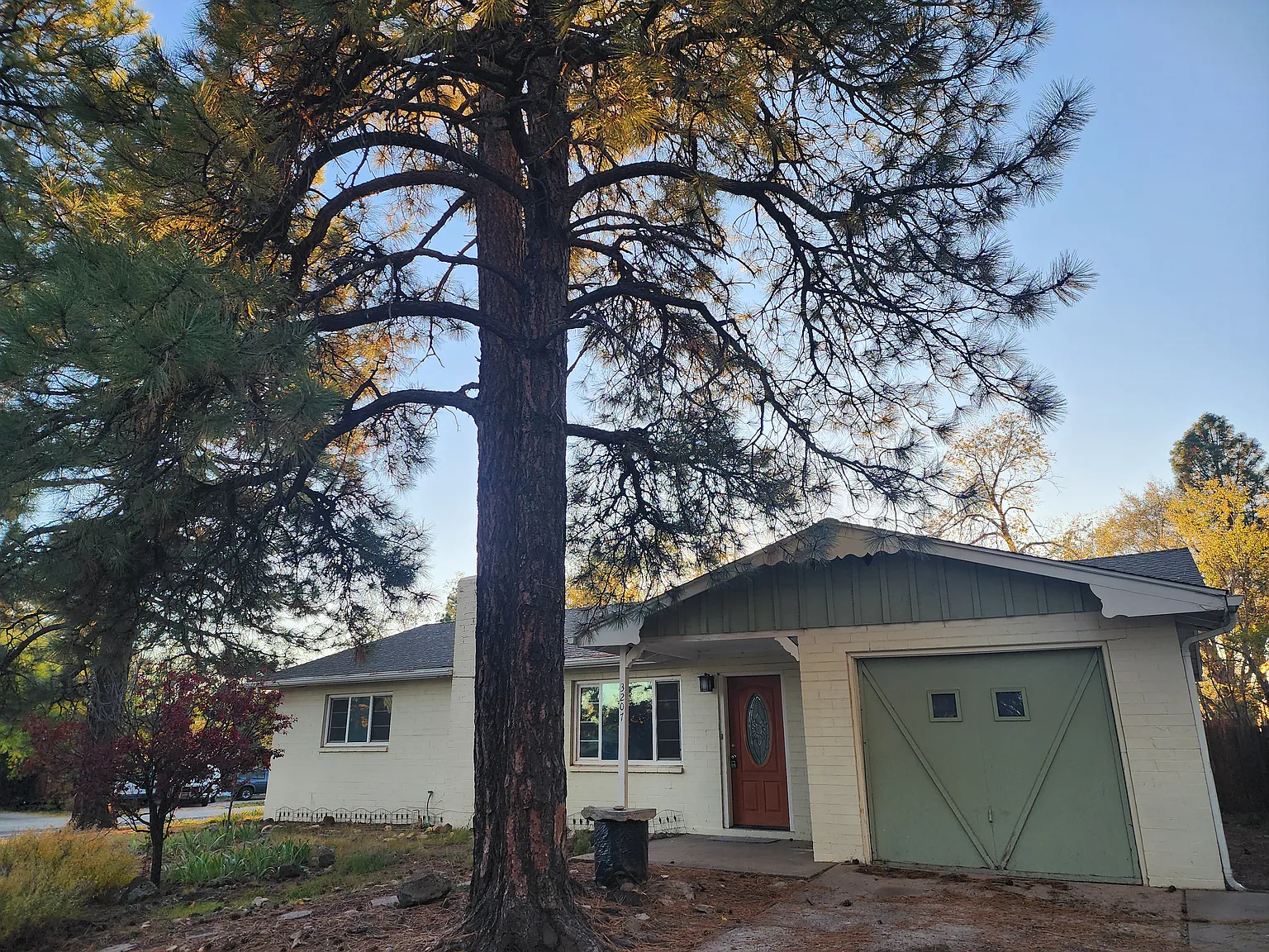 3 bed, 1284 sqft, $2,400 — Photo 2