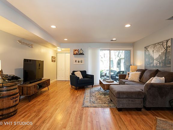 3rd image of 1627 W Belle Plaine Ave #10
