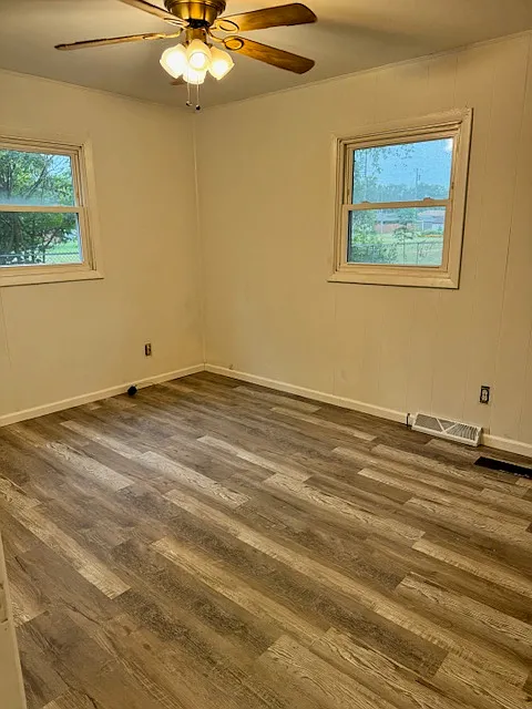 2 bed, 1000 sqft, $1,100 — Photo 4