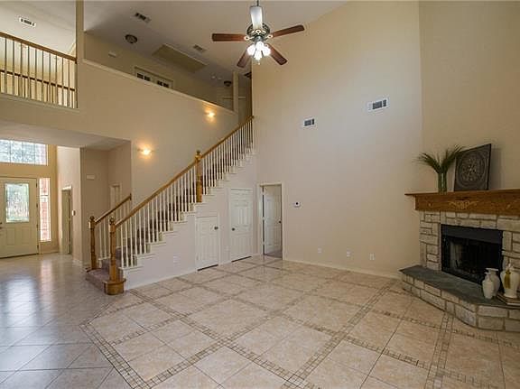 2nd image of 820 Woodridge Dr