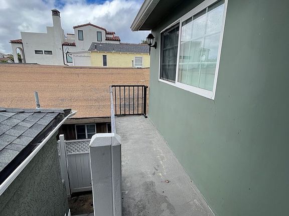 3rd image of 126 E Balboa Blvd #96212C90F