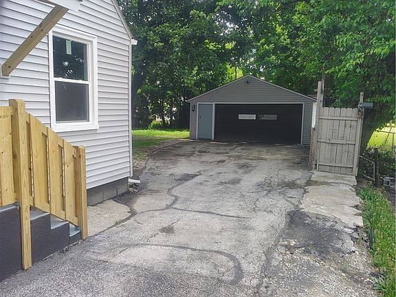 3rd image of 21 Fernwood Ave