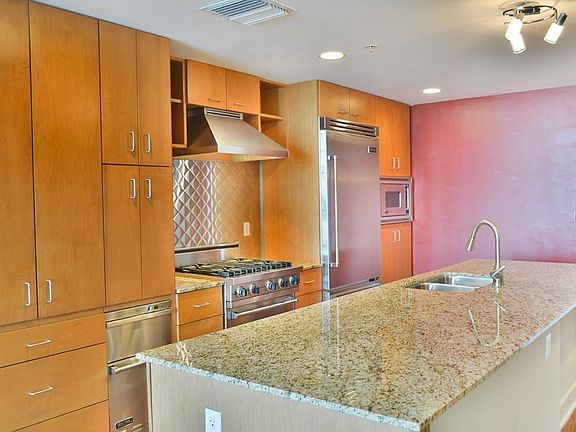 4th image of 1120 E Kennedy Blvd Unit 818