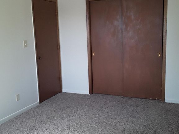 Large bedroom with walk in closet