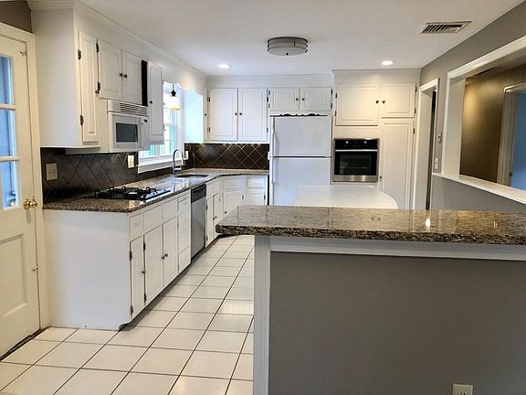 4th image of 5 Grey Ln #0