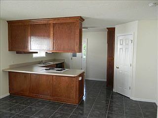 4th image of 4242 Wilshire Dr