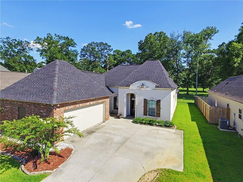 1st image of 43235 Pond View Dr