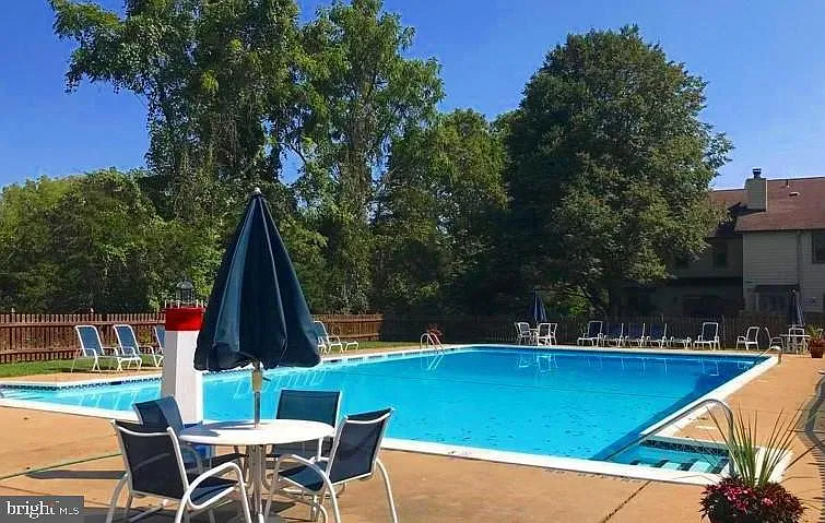 3 bed, 2680 sqft, $4,000 — Photo 4