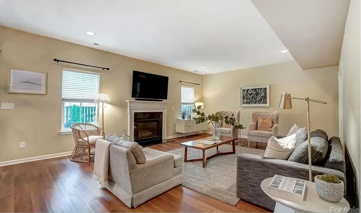 4 bed, 2943 sqft, $2,800 — Photo 4