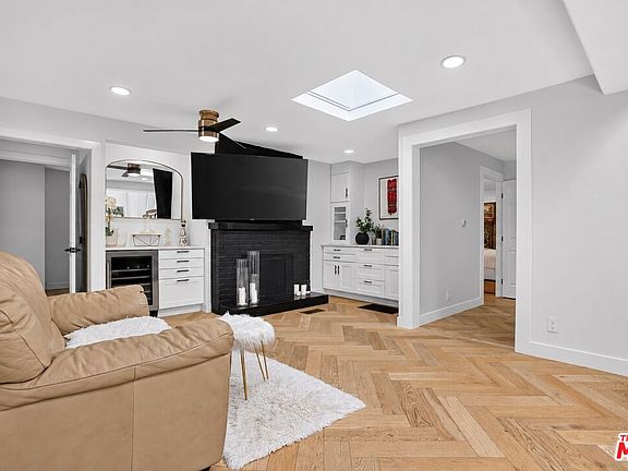 3rd image of 5121 Morella Ave