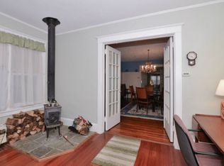 38 Edgewater Ave, Smithtown, NY 11787