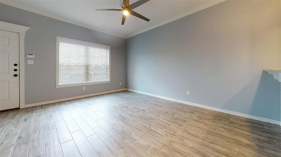 301 Sw Pkwy — Photo 2