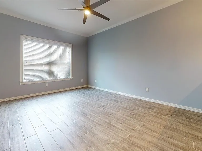 301 Sw Pkwy #304 — Photo 2