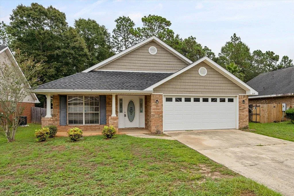 3 Bedroom 2 Bath In The Gardens Of Cottage Hill Subdivision — Photo 1