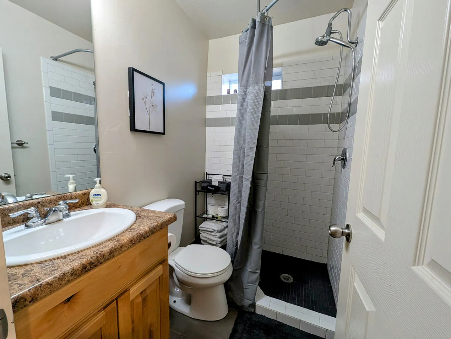 Quiet Work-Friendly Apartment Near Downtown & University of Utah — Photo 4