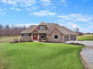 5703 Hollopeter Rd, Leo, IN 46765