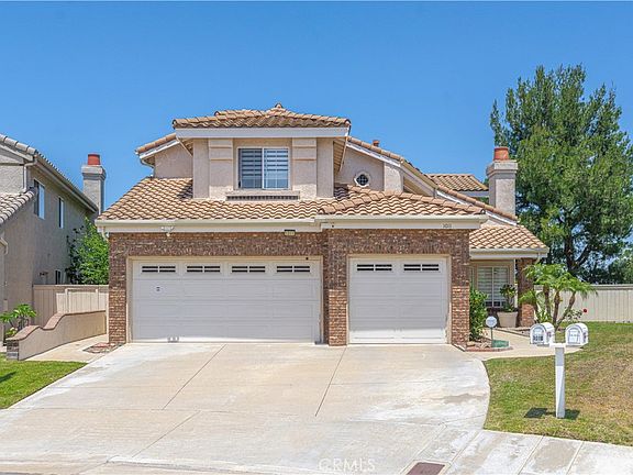 3rd image of 1011 S Mountcrest Ct