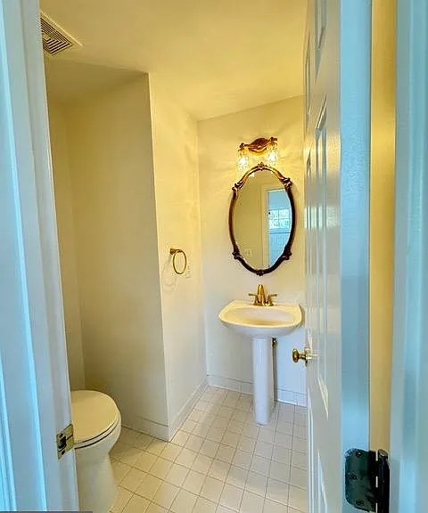 1811 Fallbrook Ln — Photo 32