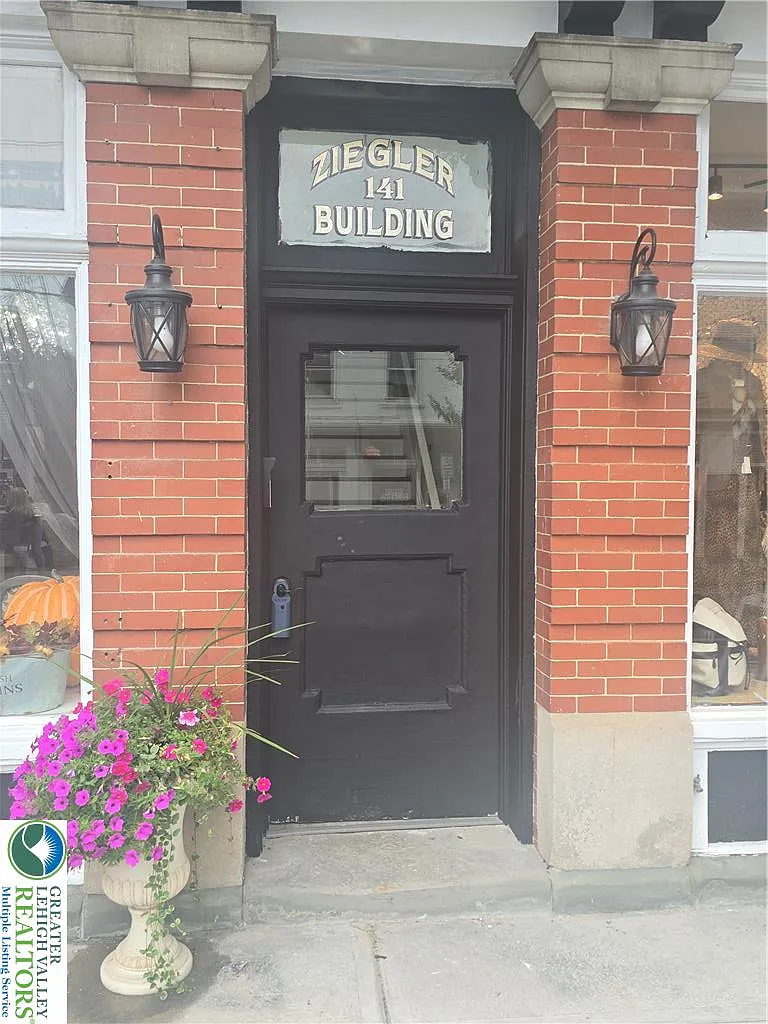 2 bed, 1.5 bath, 960 sqft, $1,925 — Photo 3