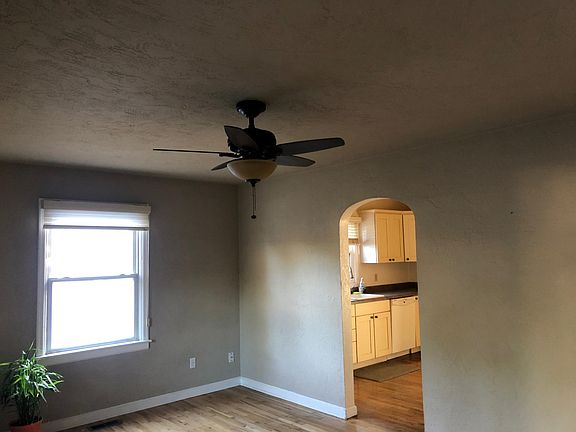 Arched entry to kitchen from living room